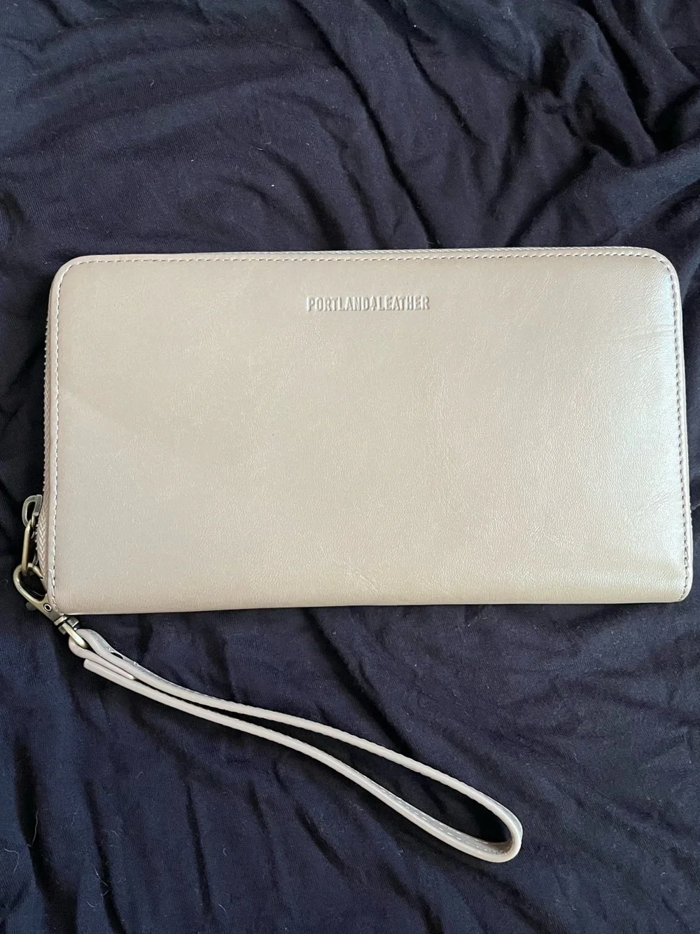 Portland Leather Zip Wallet in Taupe